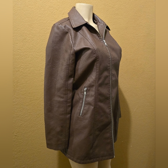 Baccini long faux leather jacket Nwot sz S.   M83T - Picture 2 of 6